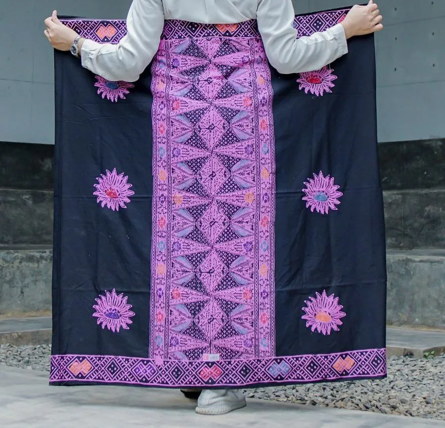 Traditional Asia And Pacific Island Indonesia Ethnic Fabric Batik Clothing Man Woman Unisex All SIze Sarung Sarong