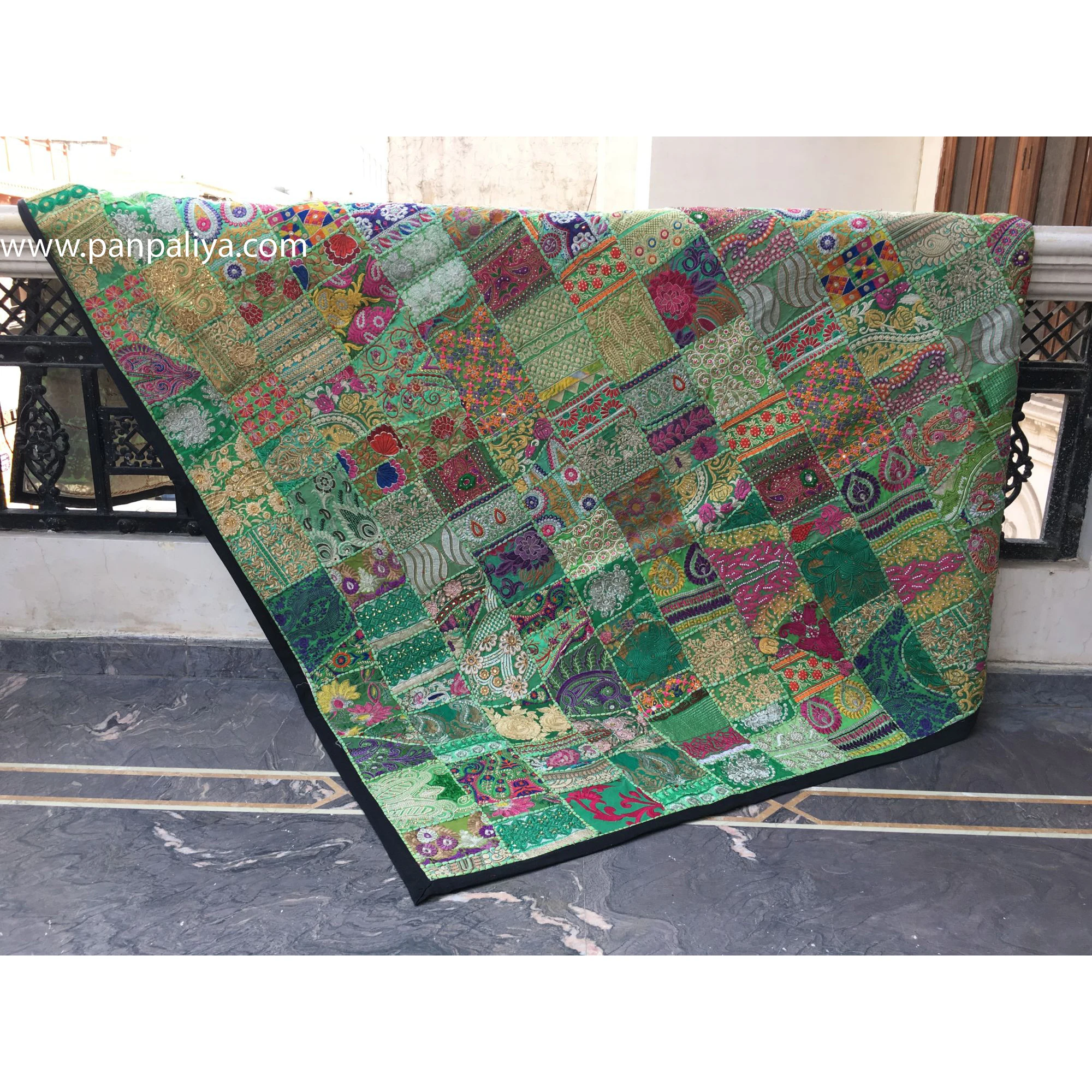 Богемное индийское винтажное лоскутное покрывало ручной работы переработанное одеяло Sari