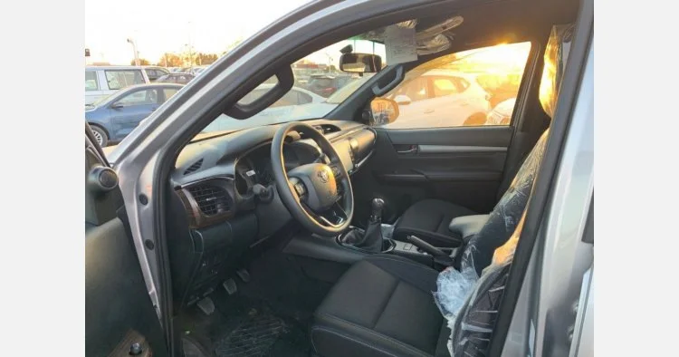 2020  To yota Hilux Adventure SR5 Double Cabin Manual Pickup 4x4