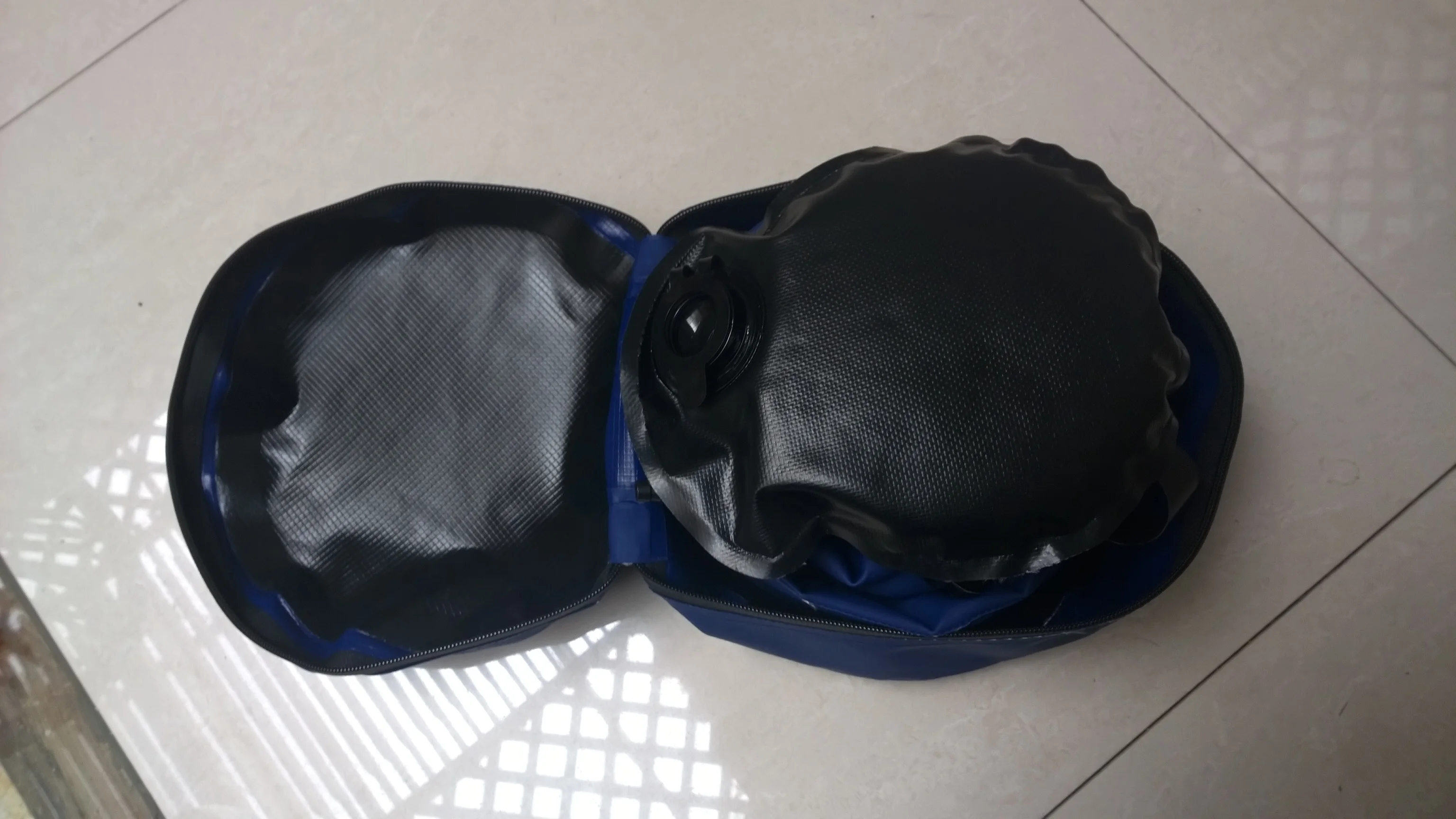 2022 Hot Sale Foldable Abrasion Resistant Pressure Solar Shower With Foot Pump Camping Outdoor Use With Pop Up Tent Beach Tent