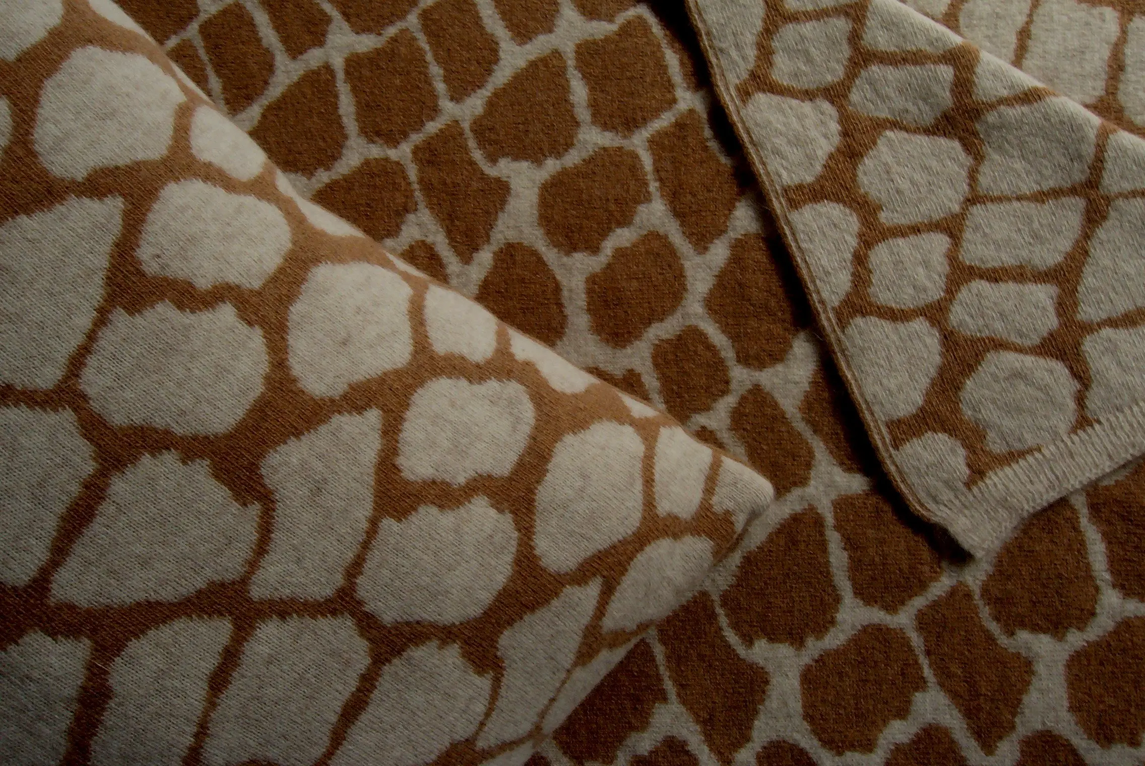 Top quality square 40x40 cm removable washable giraffe mantle double side knitted wool cushion pillow for home decoration