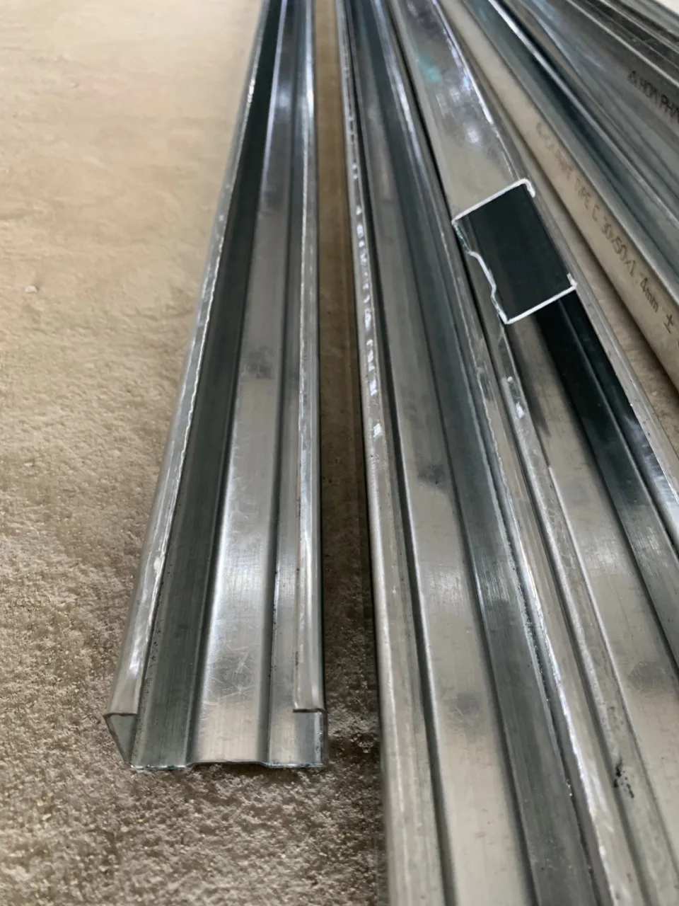 Лидер продаж 2021! Высококачественная роликовая дверь сделано в вьетнаме