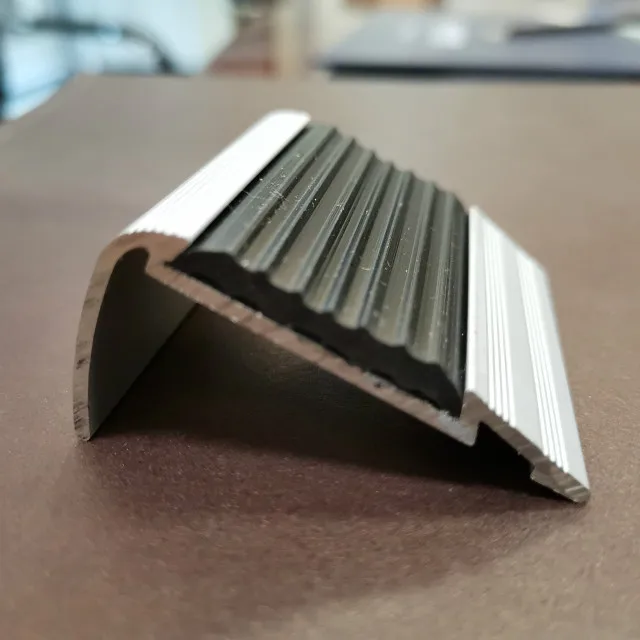  Различные размеры нескользящий ламинатный пол алюминиевая лестница скидка