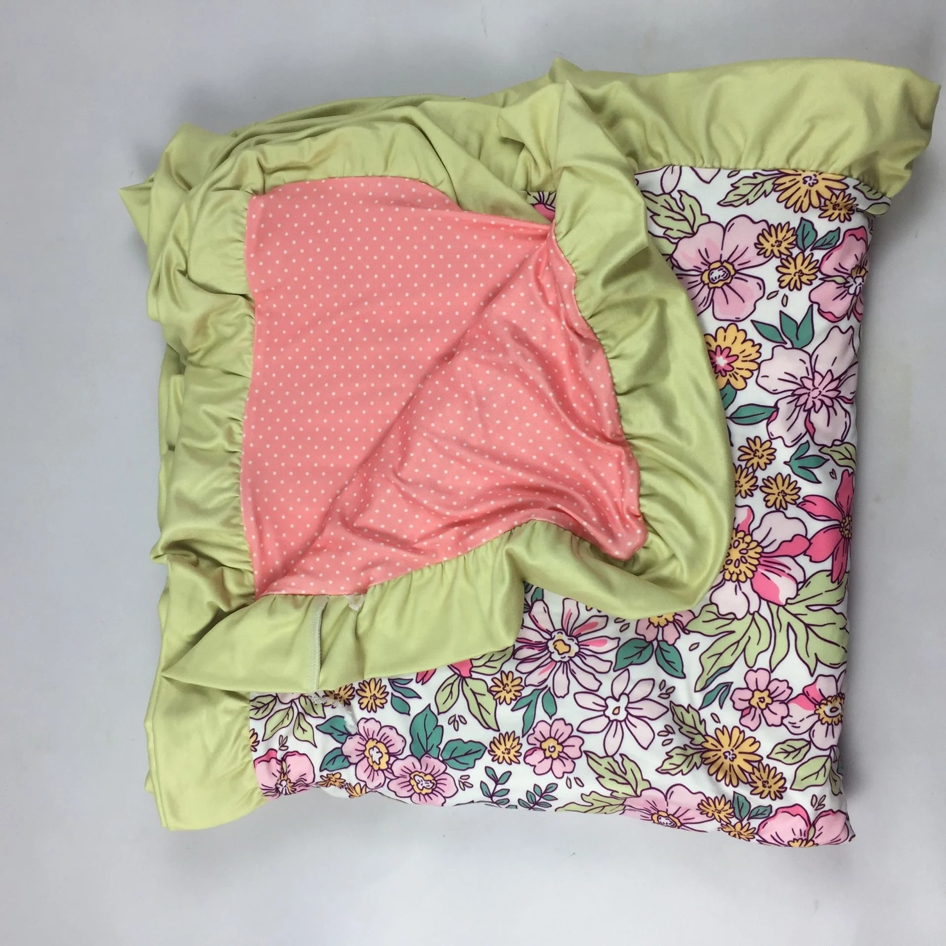 
Little Girls Cute Printing Soft Milk Silk Ruffles Side Muslin Swaddle Blanket Baby Quilt for Kids Infant Boys and Girls 