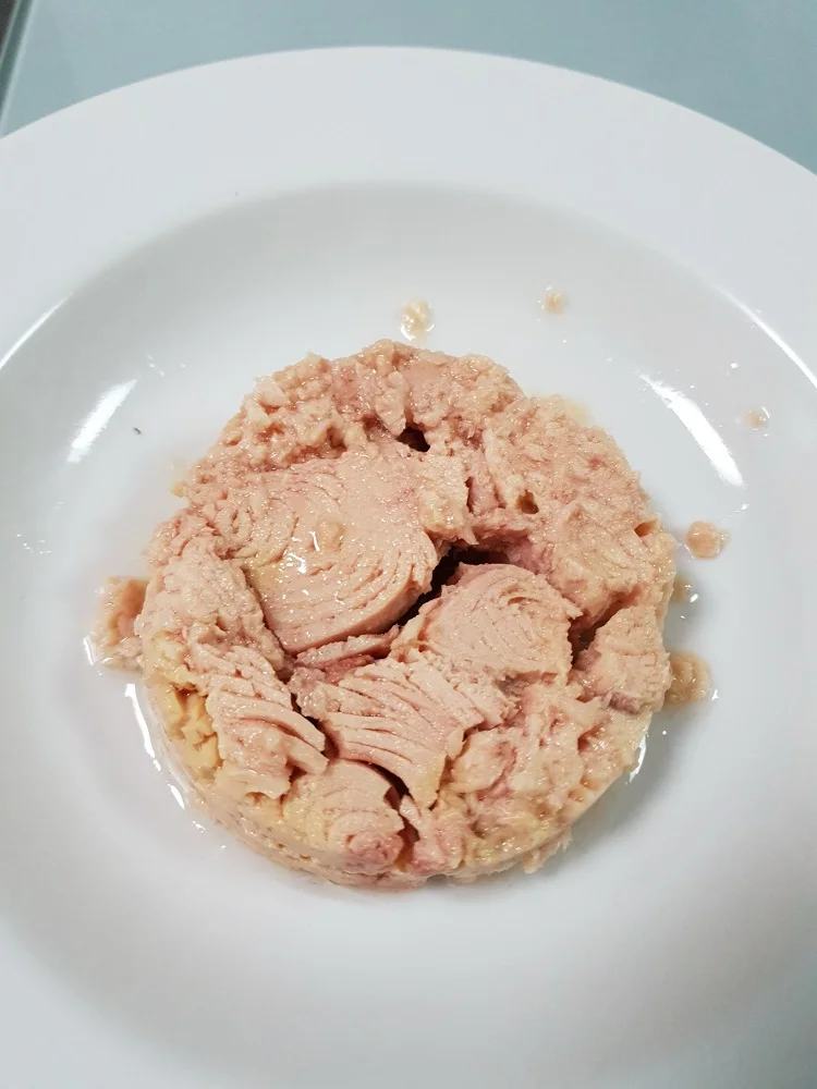 Омега 3 здоровое твердое белое мясо консервированные куски тунца в растительном масле из Таиланда Red Sea Co Ltd