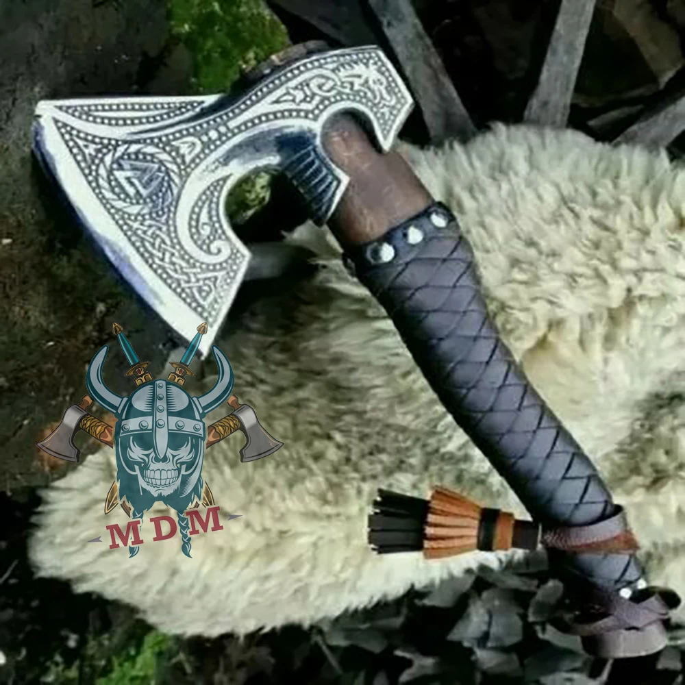 Сделанный на заказ подарок шафера ручной работы кованый топор викингов с кожаным чехлом