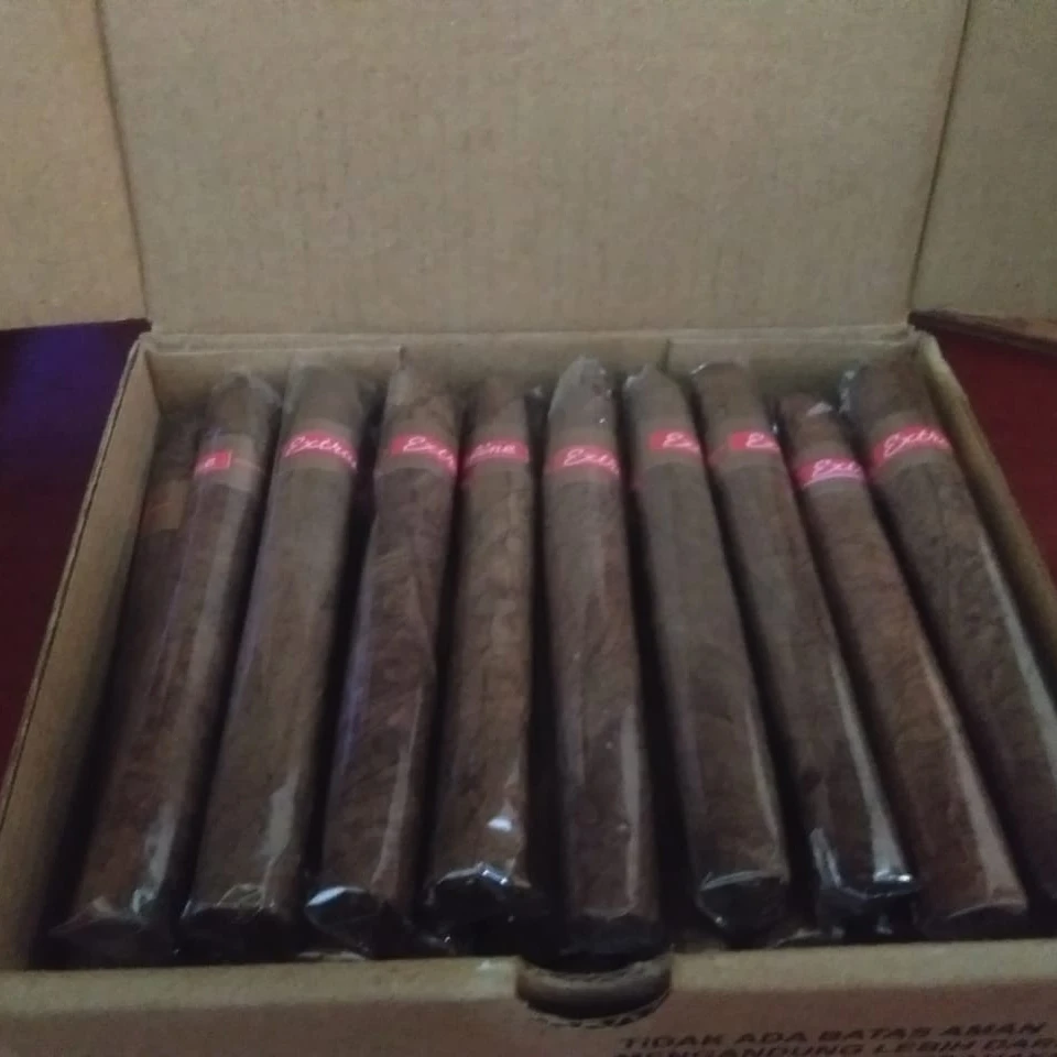 Доступно для продажи, индонезийский оригинальный тяжелый легкий вкус, эксклюзивный японский винтажный табак, оставляет гвоздики, сигареты, сигареты, дым