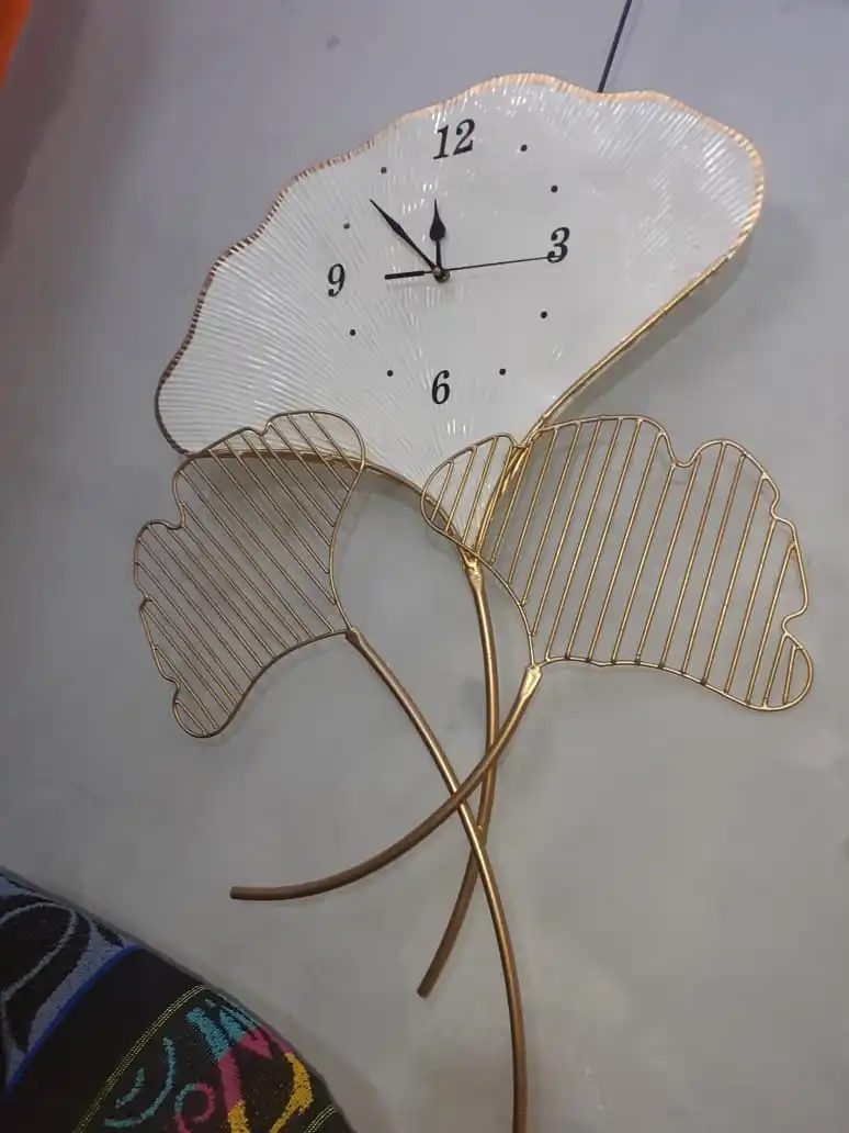 Настенные часы новейшего дизайна для дома гостиницы и ресторана настенные декоративные металлические современного с золотистой отделкой