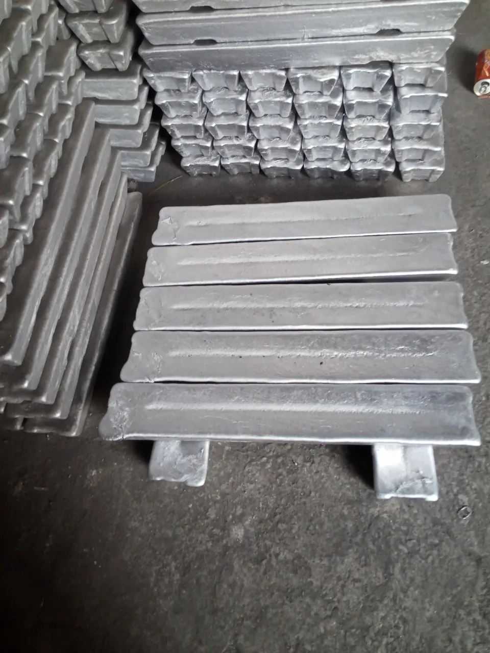 New product 2022 innovative buyers aluminum ingots with low MOQ from Vietnam