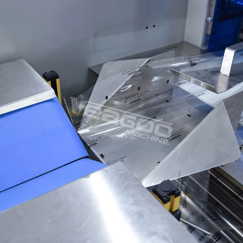 Fully automatic  pillow type fruit and vegetable packing machine