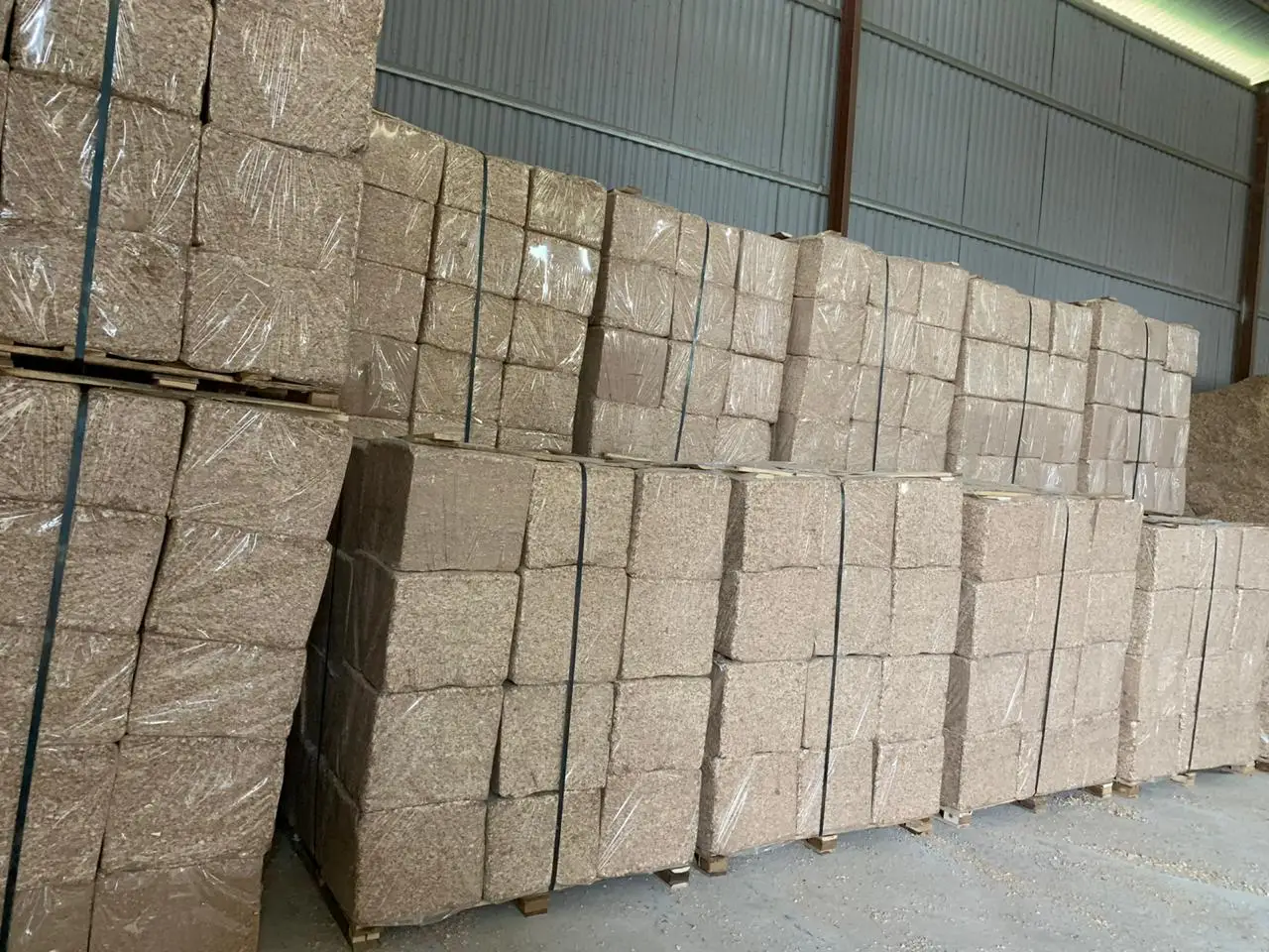 100% PINE WOOD SHAVING / SOFT SHAVINGS for POULTRY and ANIMALS BEDDING WHATSAPP: +84