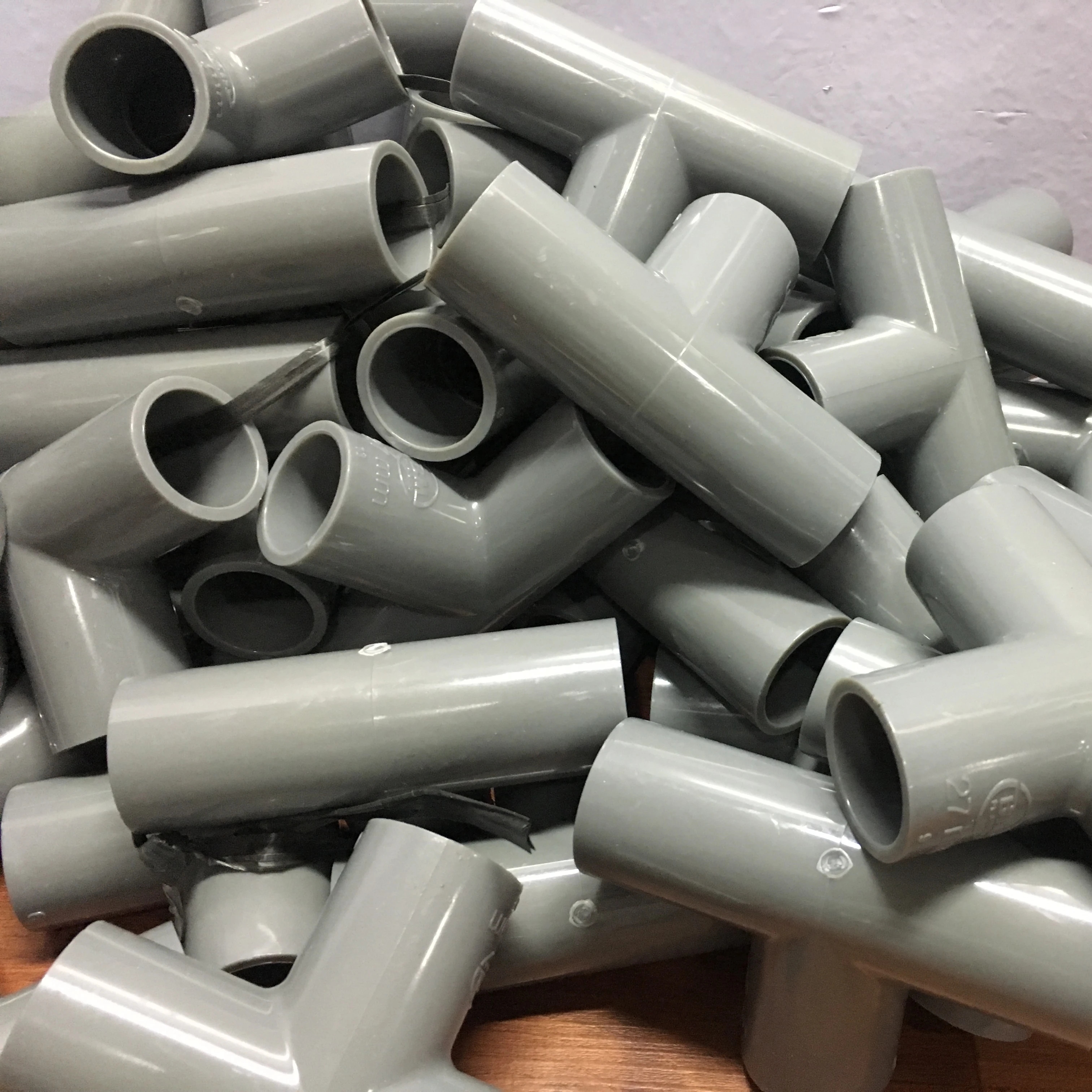 
90 o Tee PVC plastic BM (1/2