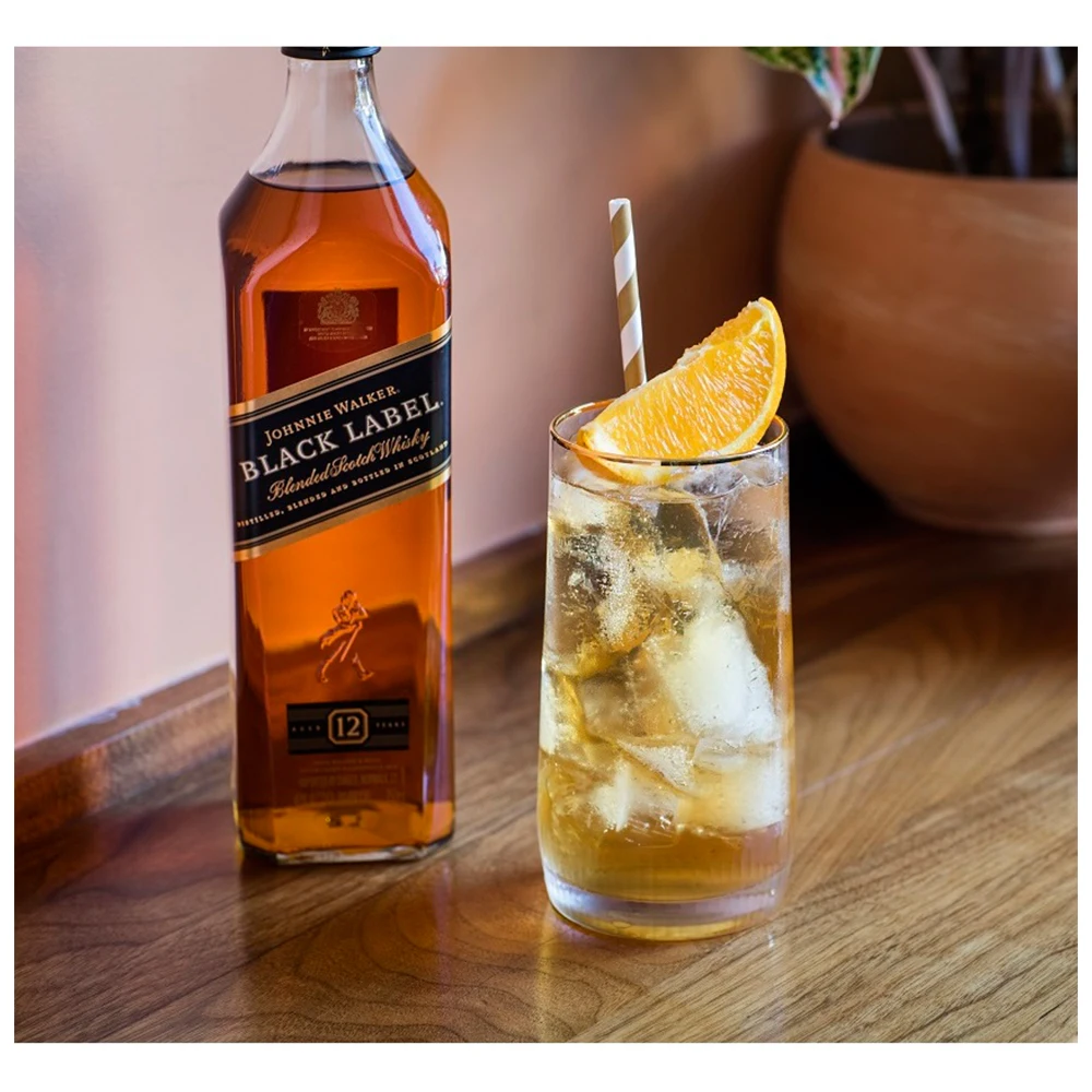 
Top Selling Quite Fruity Finish 40% Alcohol 50ml JW Black Label Whisky Blended Scotch Miniature with Distinct Herbal Note 