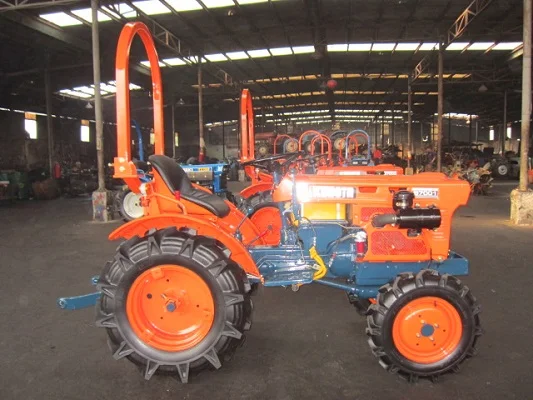 Японский трактор Kubota B7001DT 4WD