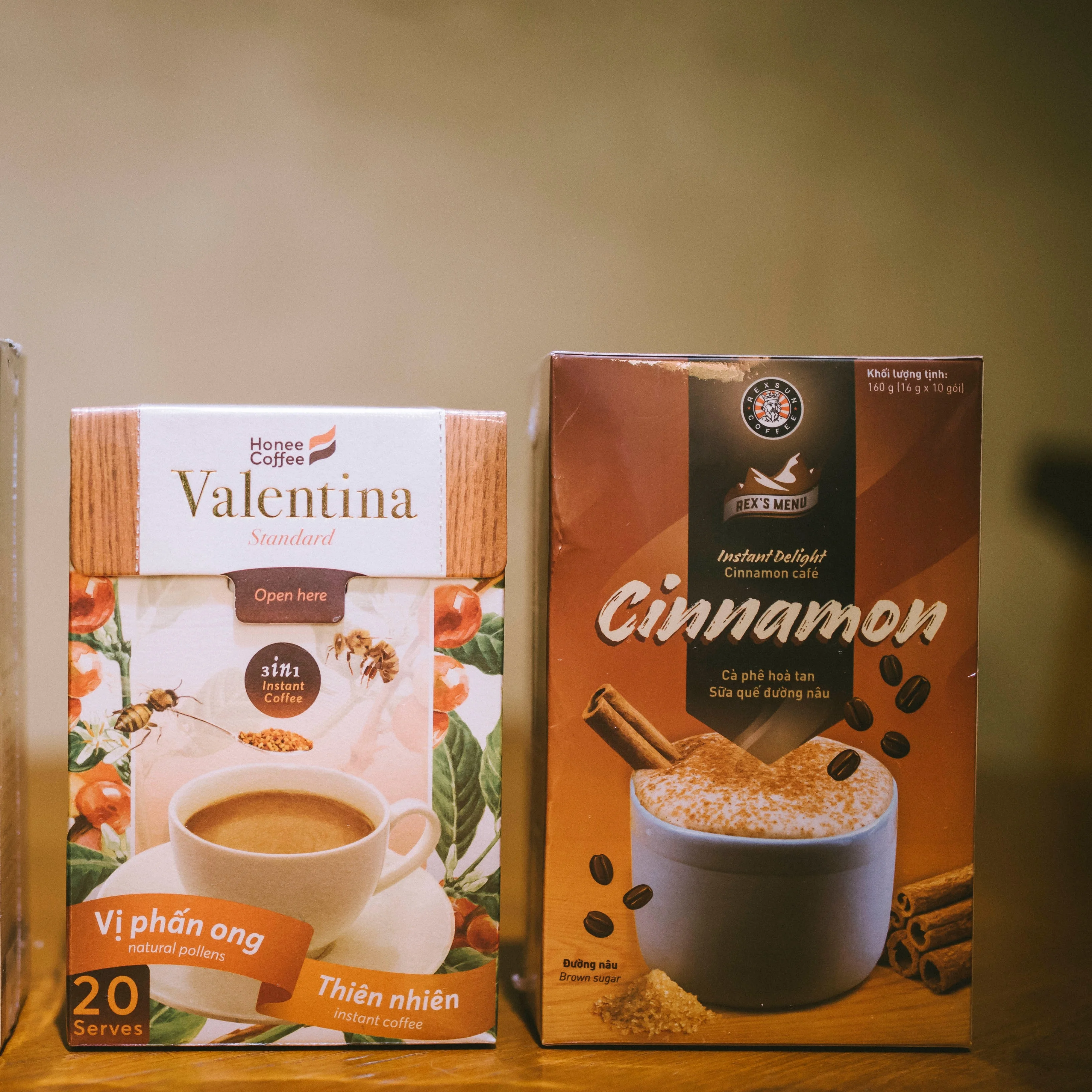 Instant 3 in 1 Coffee origin Vietnam coffee combine with natural pollen 160g per box good for health