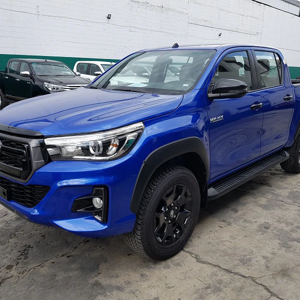 Б/у TOYOTA HILUX с двойной кабиной 4x4