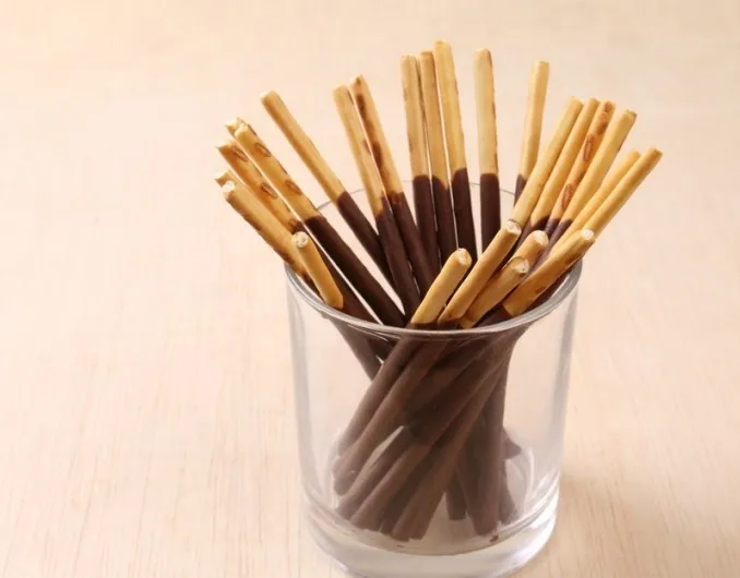 Wholesale Glico Pocky Chocolate Flavour Biscuit Stick Thai Snack High Quality 49G.