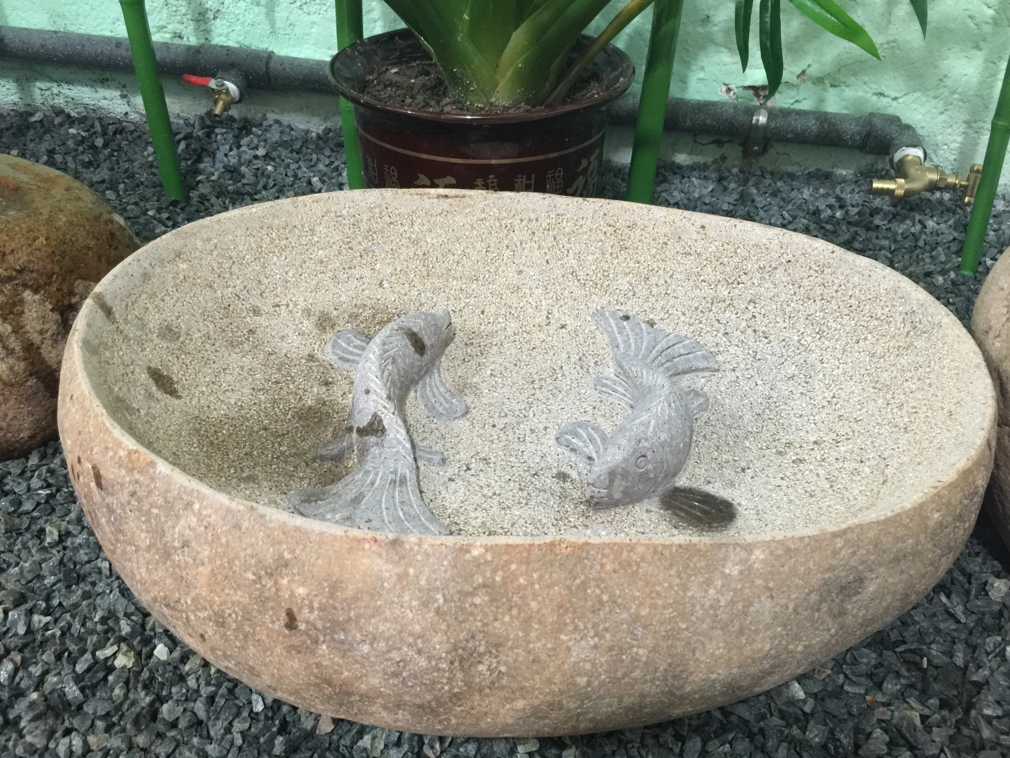 Modern Decorative Outdoor Garden Backyard Handmade Natural Basalt Stone Inside Polished Bird Bath for Drinking Home Decorative