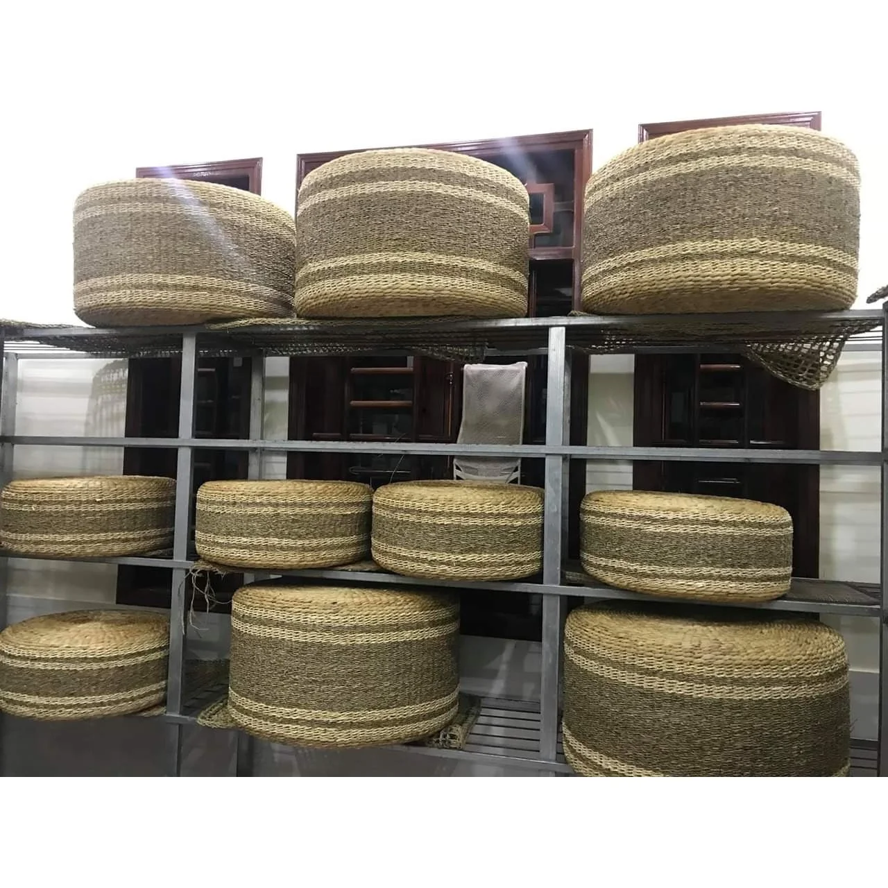 Good quality wholesaler decorative natural round stools ottomans handmade