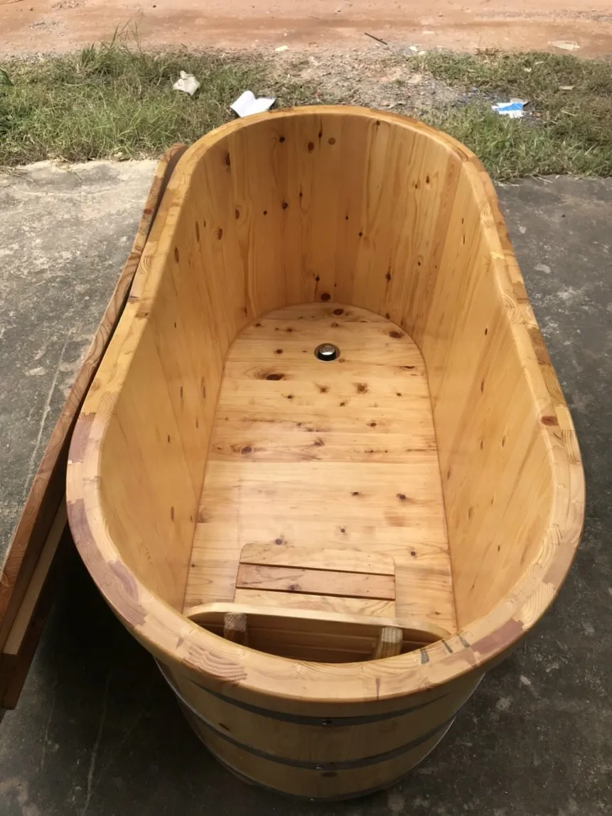 Wooden Soaking Tub Adds Organic Flair