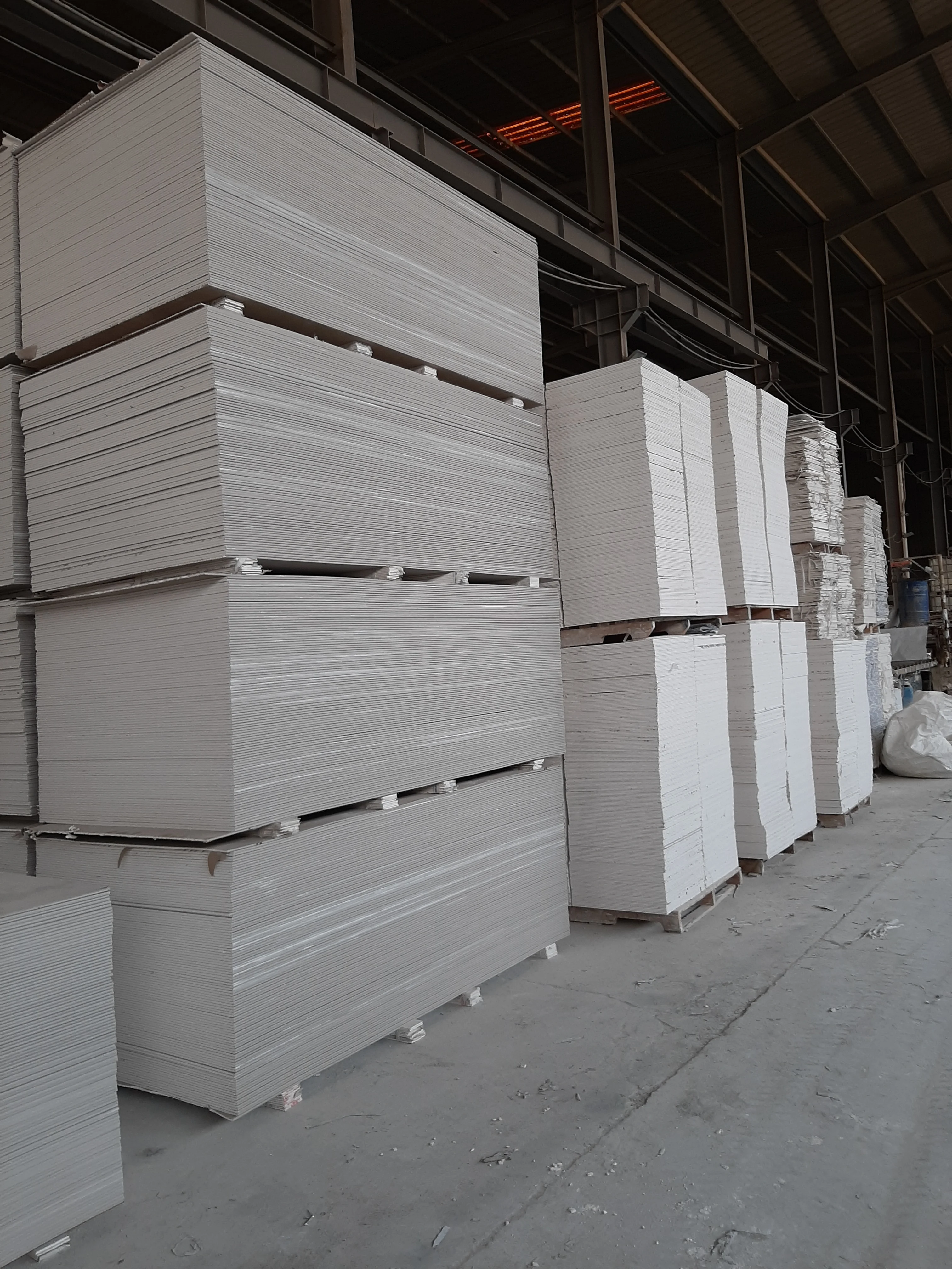 Gypsum Plaster Board drywall 1220*2440*9 mm to build partitions wall linings or ceilings in any building