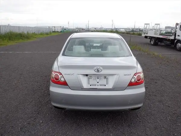 Used Toyota Mark X car with delicate and beautiful appearance