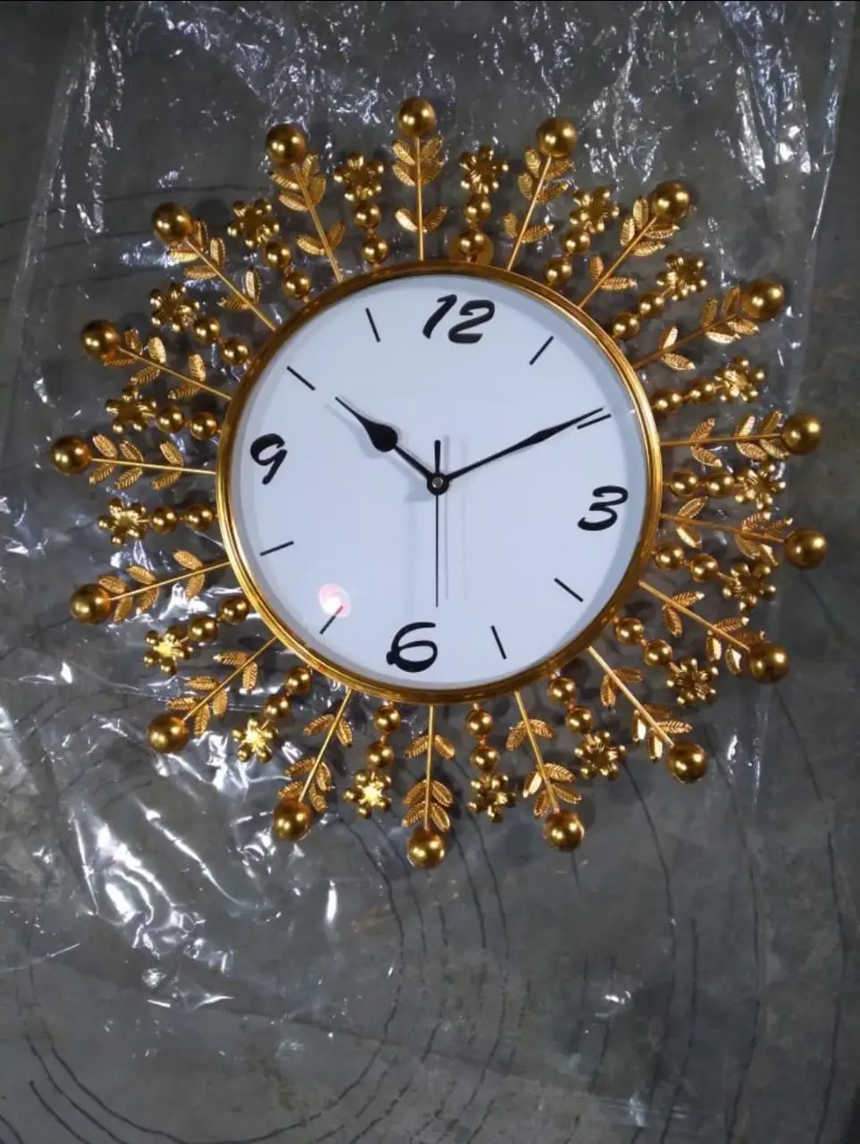 Настенные часы новейшего дизайна для дома гостиницы и ресторана настенные декоративные металлические современного с золотистой отделкой