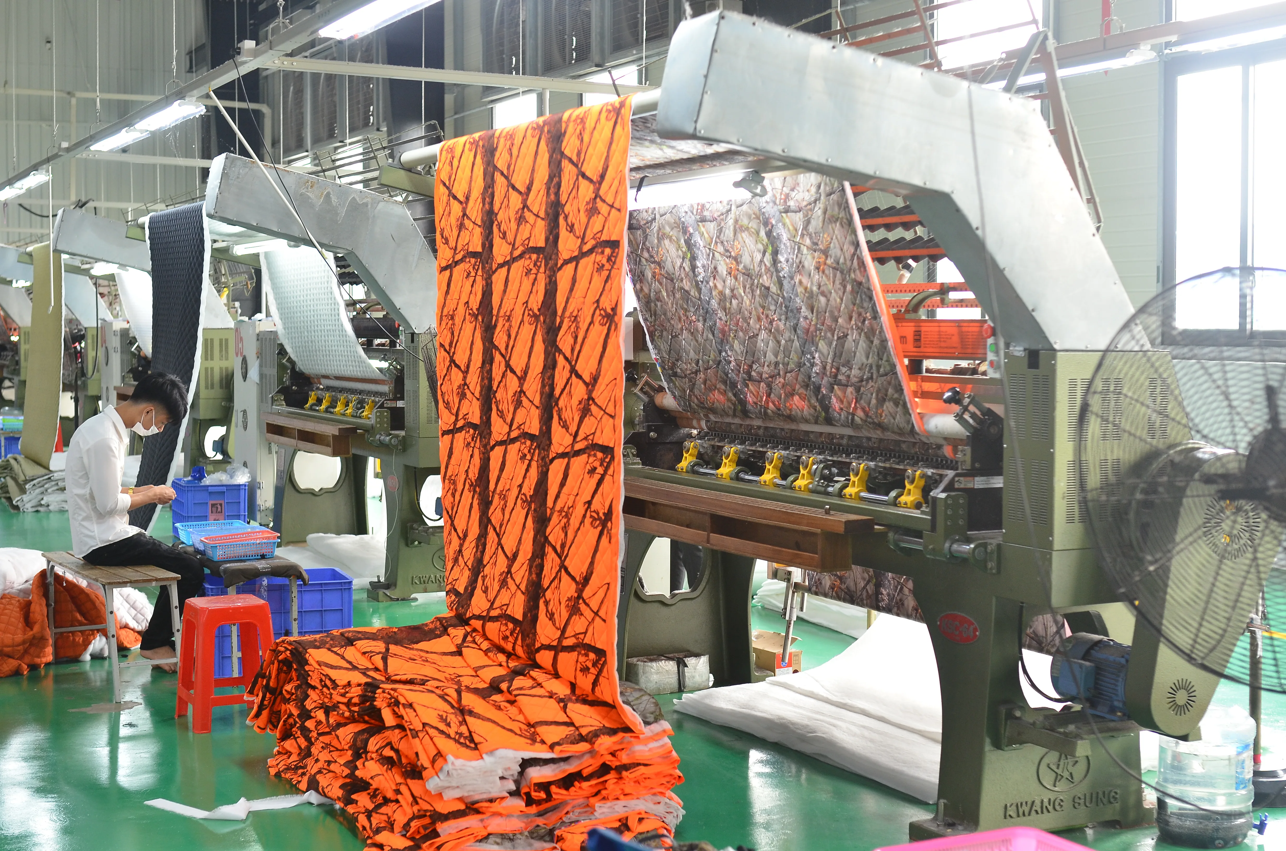 
Hot OEM Polyester material batting Batting Quilted Fabric for Apparel Manufacturing 