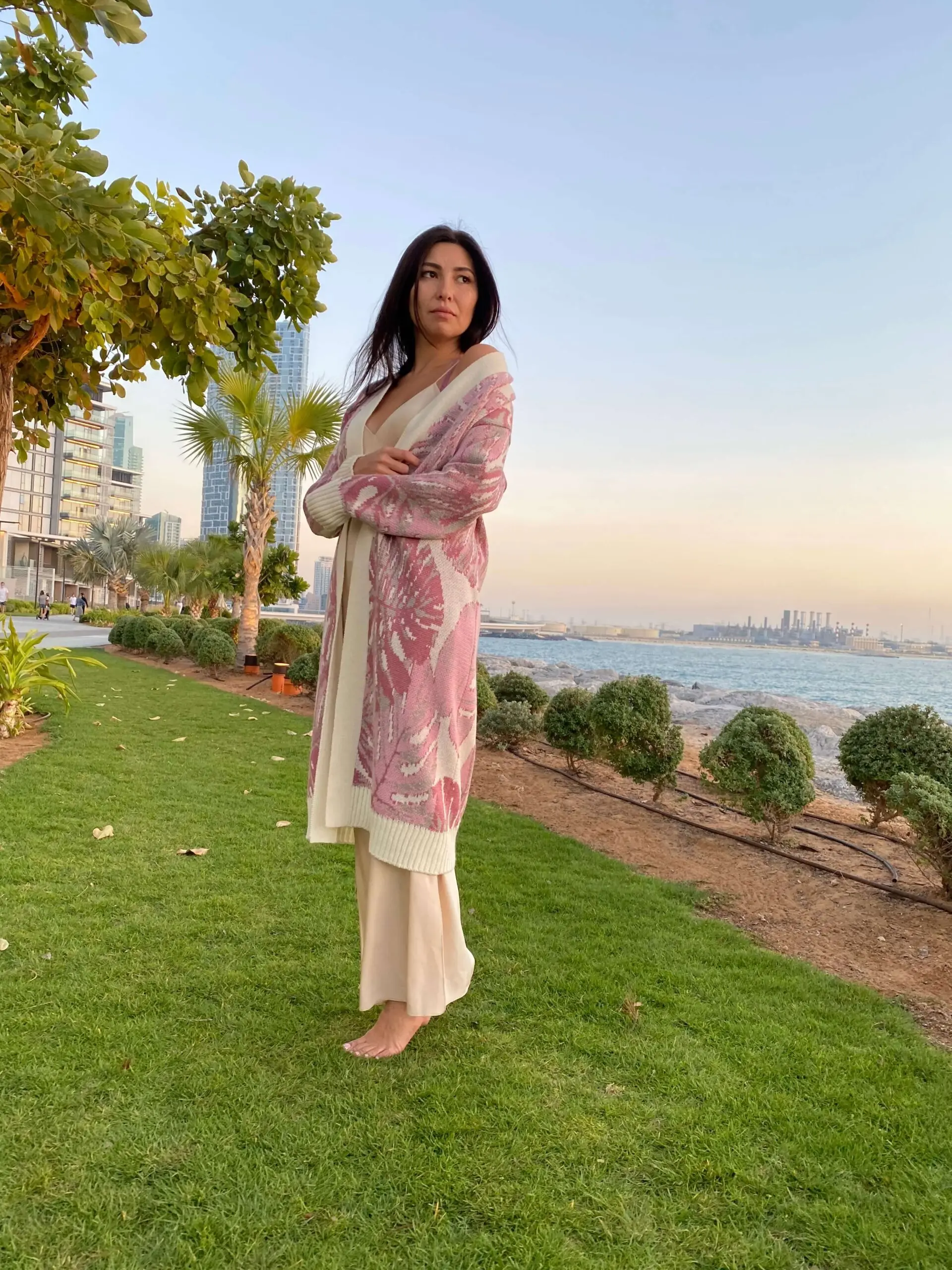 Женский длинный вязаный кардиган Monsterra розовая одежда 2021