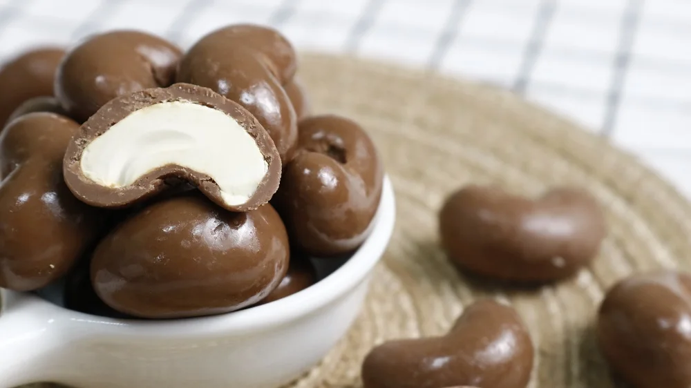 New Milk Chocolate Legendary Choclate candy cashew caramel flavor so sweet chocolate ball made in Viet Nam 6 years experience