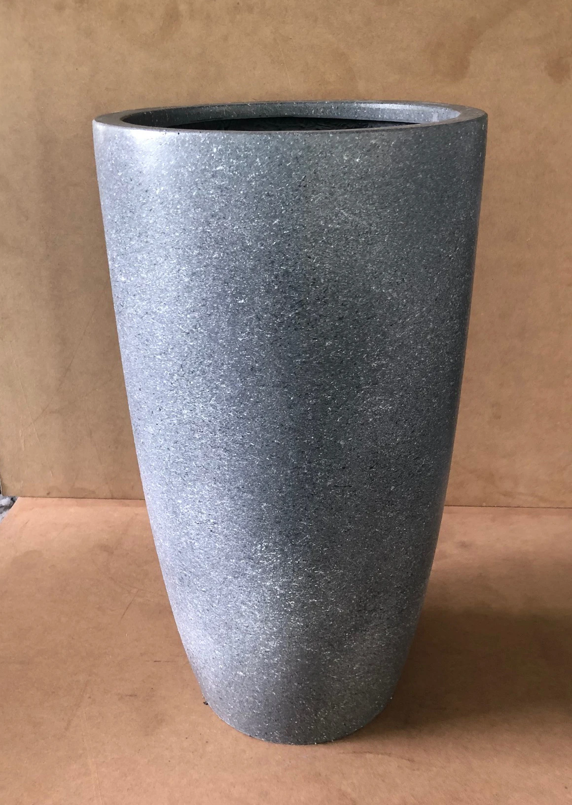 Light Weight Flower Pots Manufacturer CV LW 86 With Modern Style Used for Flower or Green Plant Export From Vietnam