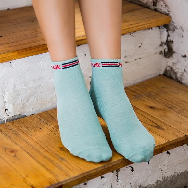 
Silk socks are made from natural silk, suitable for both men and women made in Vietnam 