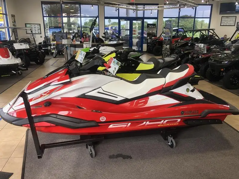 Yamahas WaveRunner Cruiser/ Jet Ski