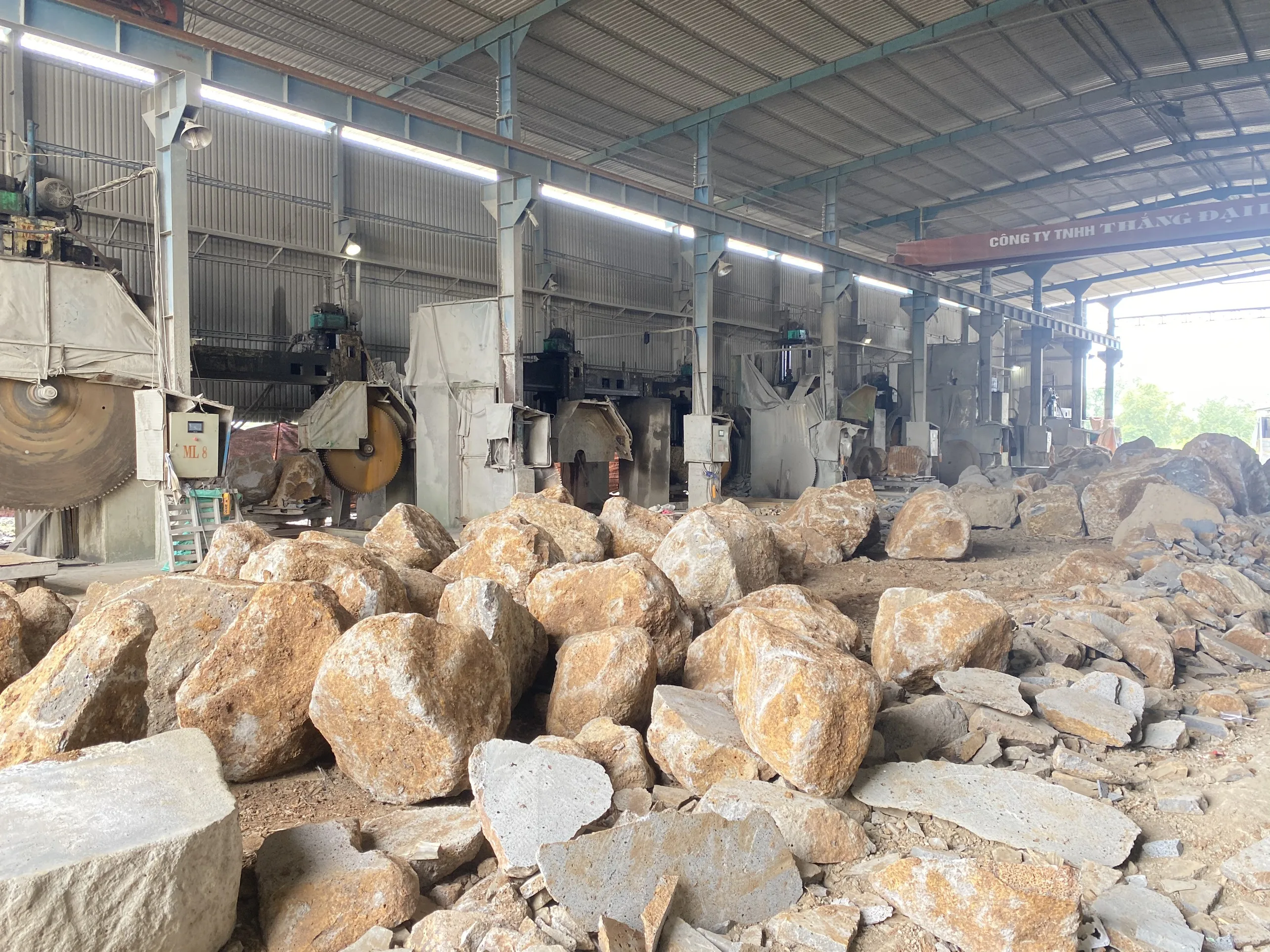 Hotel Villa Garden Park Courtyard Hole Surface Cut-to-size Form Factory Price High Quality Stone Basalt from Vietnam