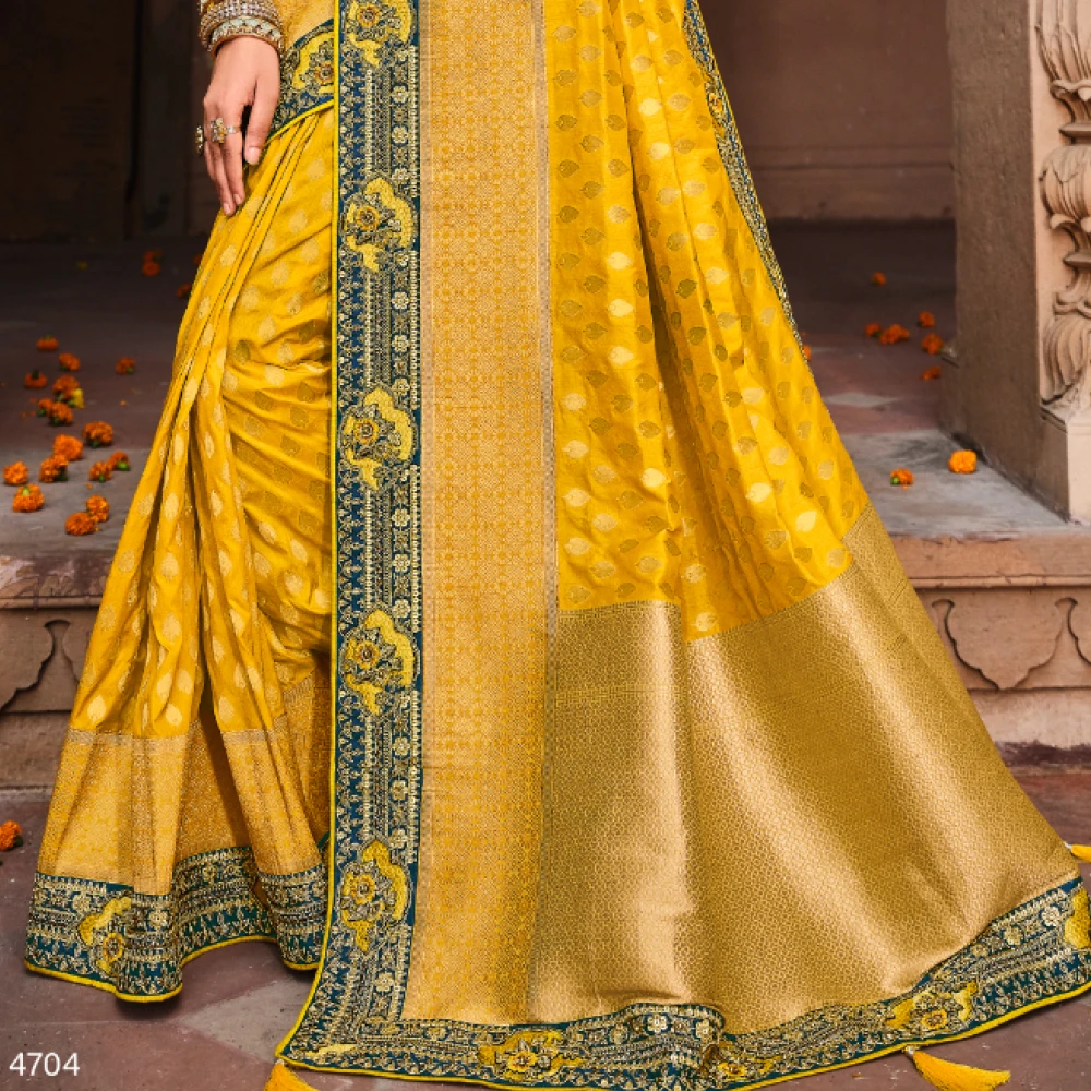 New Arrival Product Of 2022 Indian Manufacturer of Ethnic And Traditional Party wear And Fancy Sarees At reasonable Price