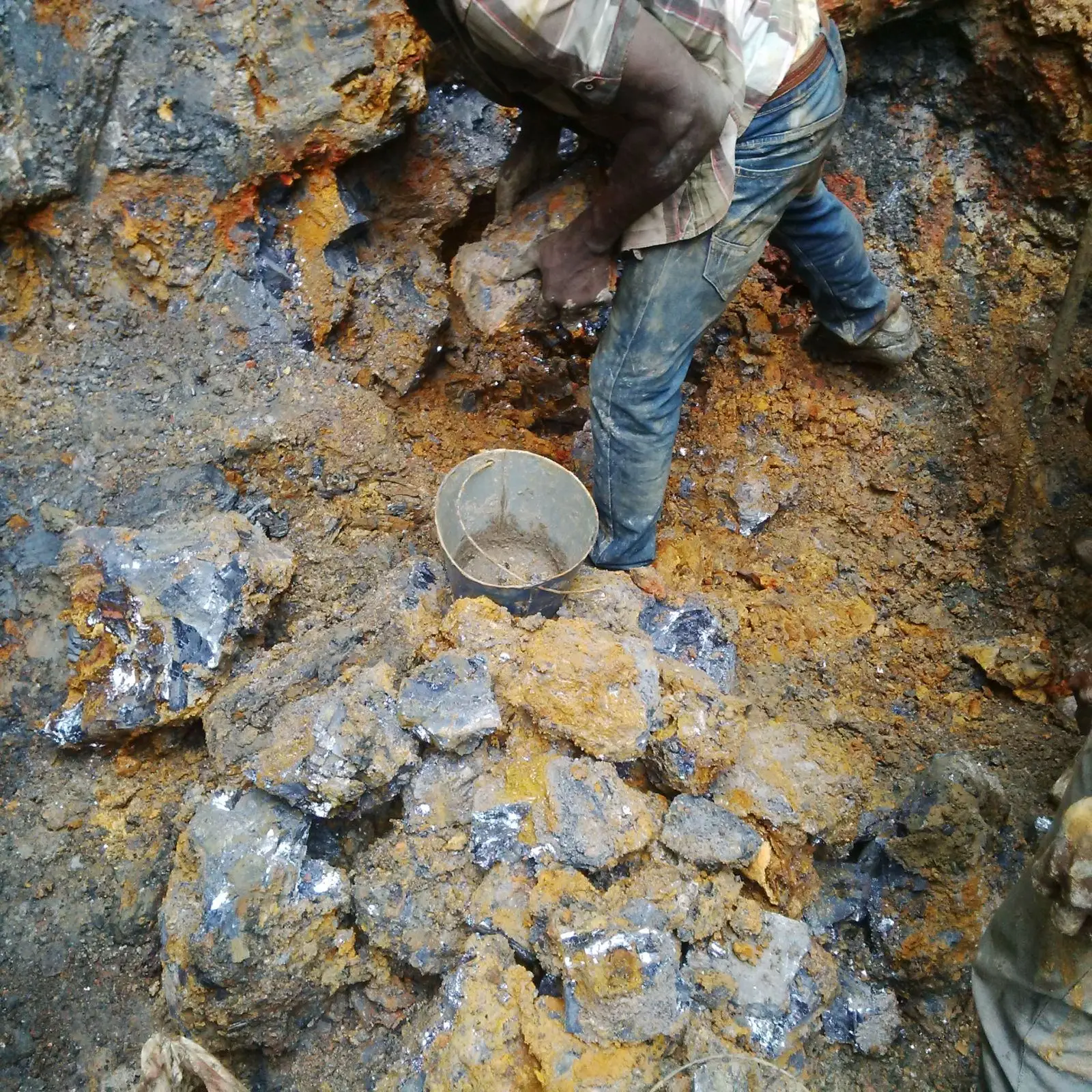 
HIGH QUANLITY LEAD ORE / LEAD ORE CONCENTRATE 