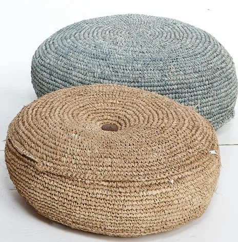 Экологически чистый пуф ручной работы из пальмового листа/рафии