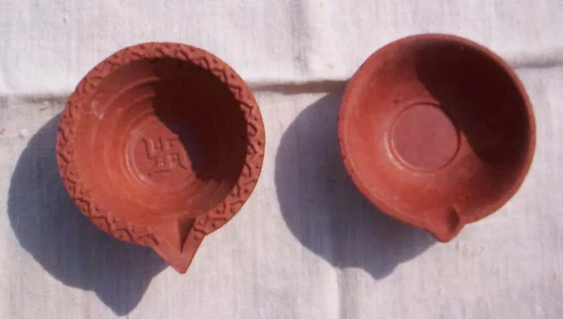 handmade and natural indian diyas terracotta / pottery / diwali clay oil diyas/ lamps