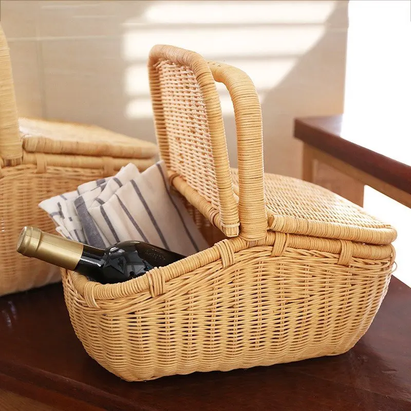 Natural brown wicker woven rattan wicker picnic baskets with lid and handle