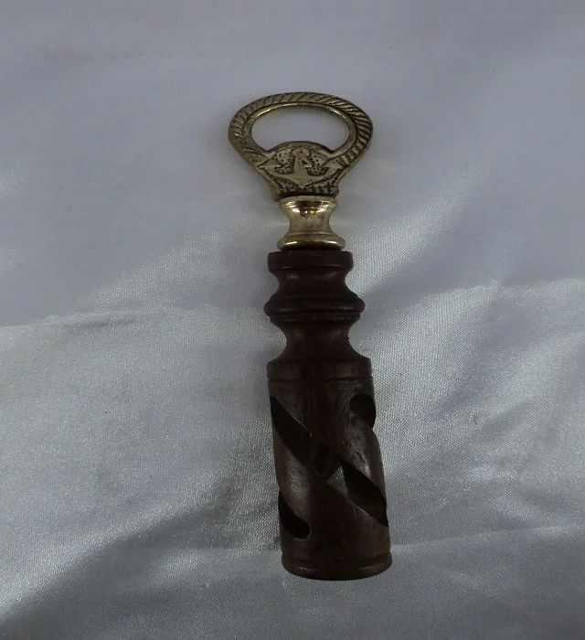 CUSTOMIZED MODERN DESIGN BOTTLE BRASS OPENER HANDHELD OPENER TABLE DECOR ITEM bottle opener keychain