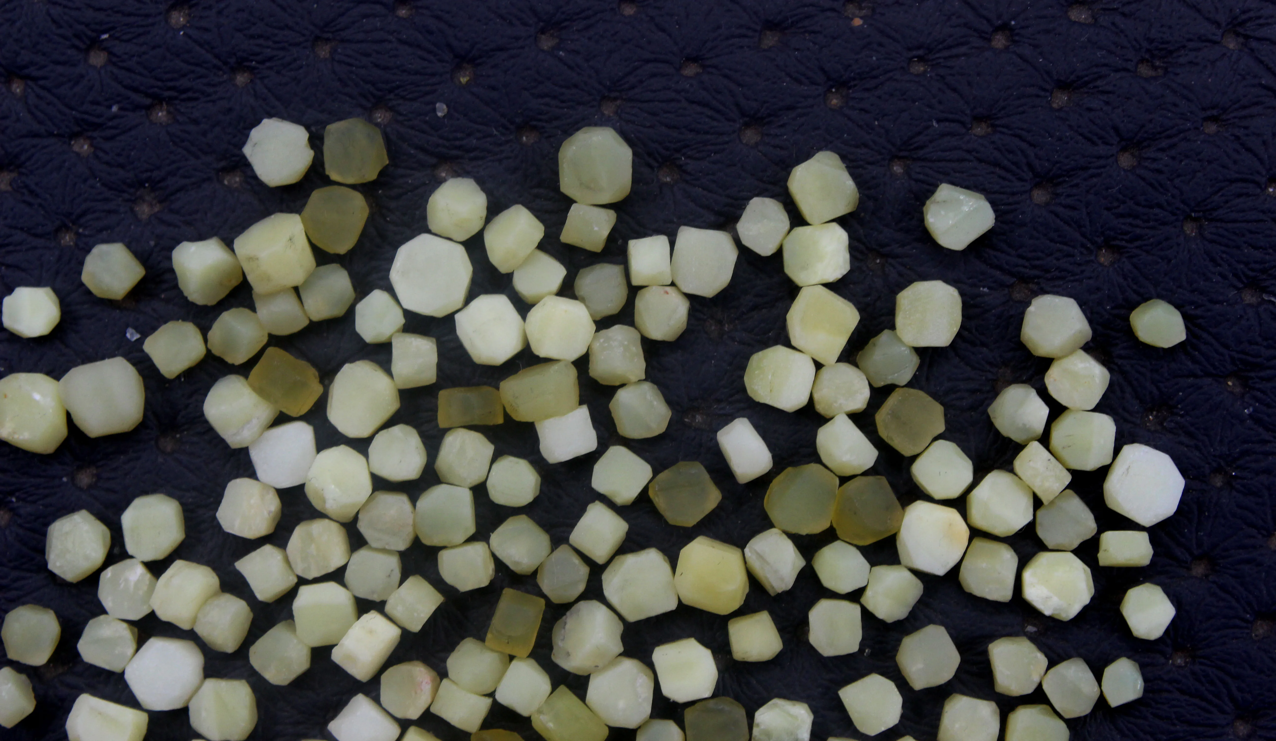 Top Quality 50 Pieces Tiny Natural Yellow Opal 2-4 MM Raw Genuine Loose Gemstone Making Chunky Jewelry Rough