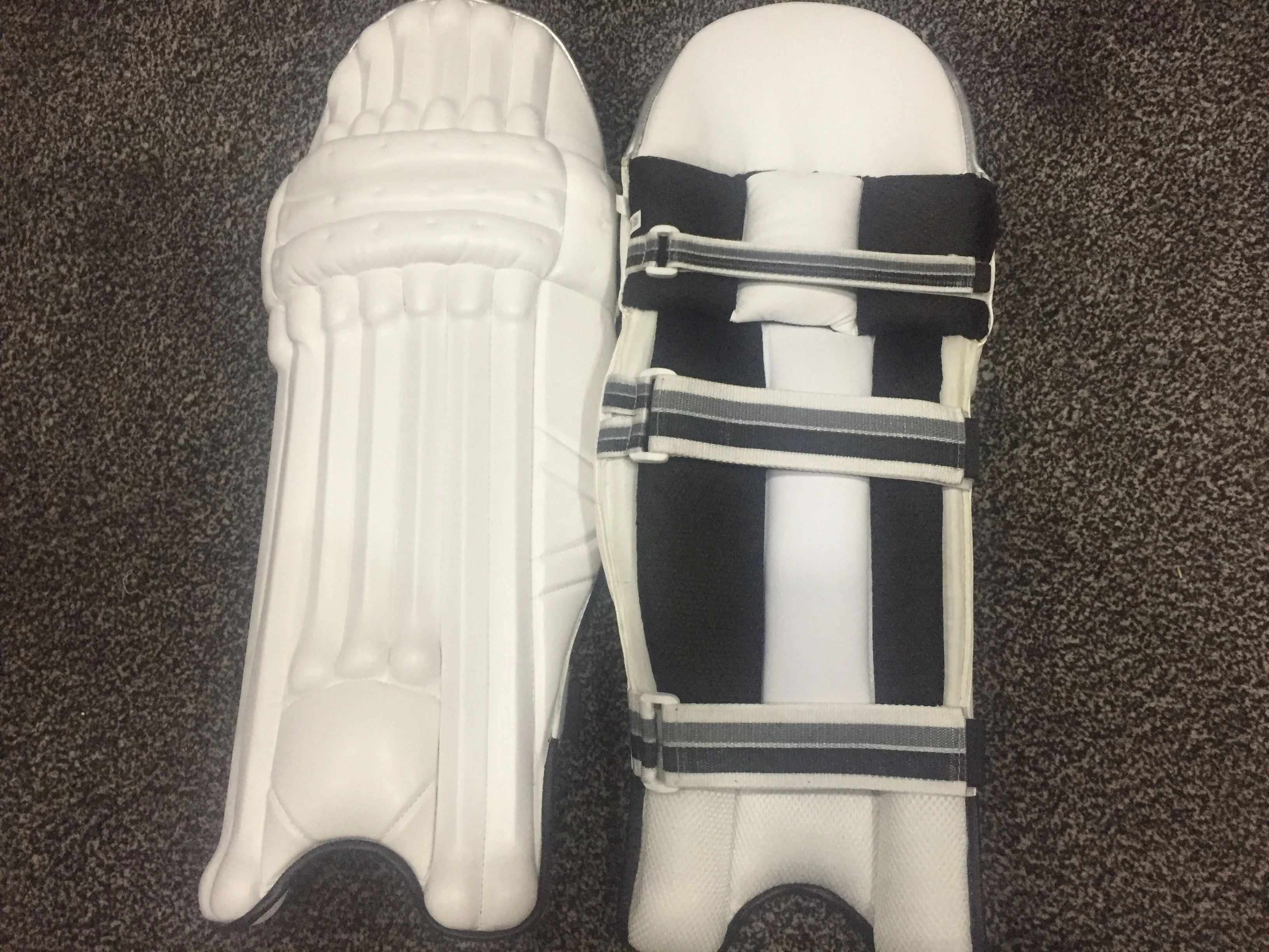 
Cricket Batting Pads Right Handed & Left Handed Universal Size 