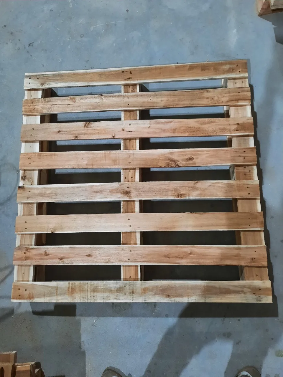 2  WAY - 4 WAY ENTRANCE  PALLET CUSTOMIZED DURABLE WOODEN PALLET/CUSTOM-MADE PALLET/NATURAL WOODEN PALLET FROM ACACIA & PINE