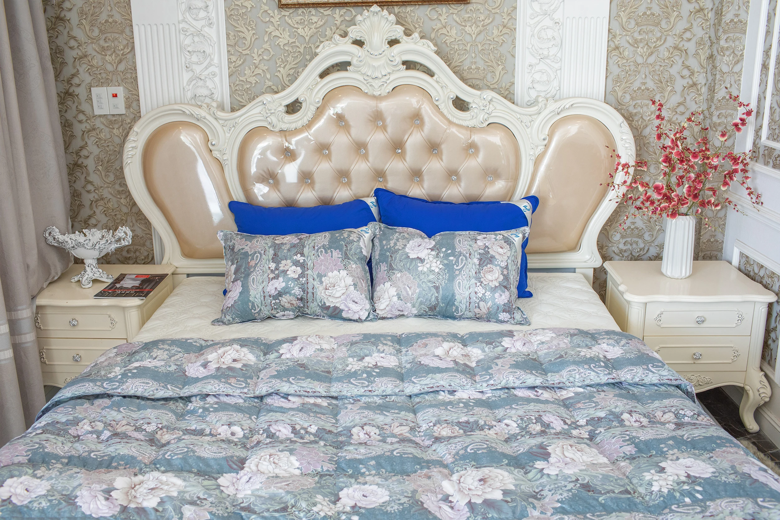 VIETNAM HIGH- QUALITY  DUCK DOWN QUILT/ GOOSE DOWN SORT, LIGHT AND WARN  MULTI- COLORED  COMFORTER