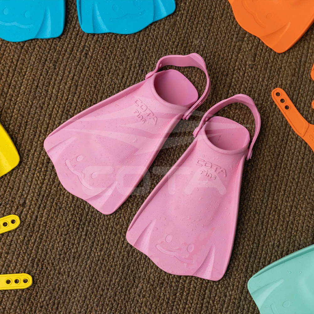  Лучшее качество резины и минимальным сопротивлением детские плавательные ласты для тренировок с регулируемым ремешком открытым каблуком коротким шикарным замочком фридайвинга плавники