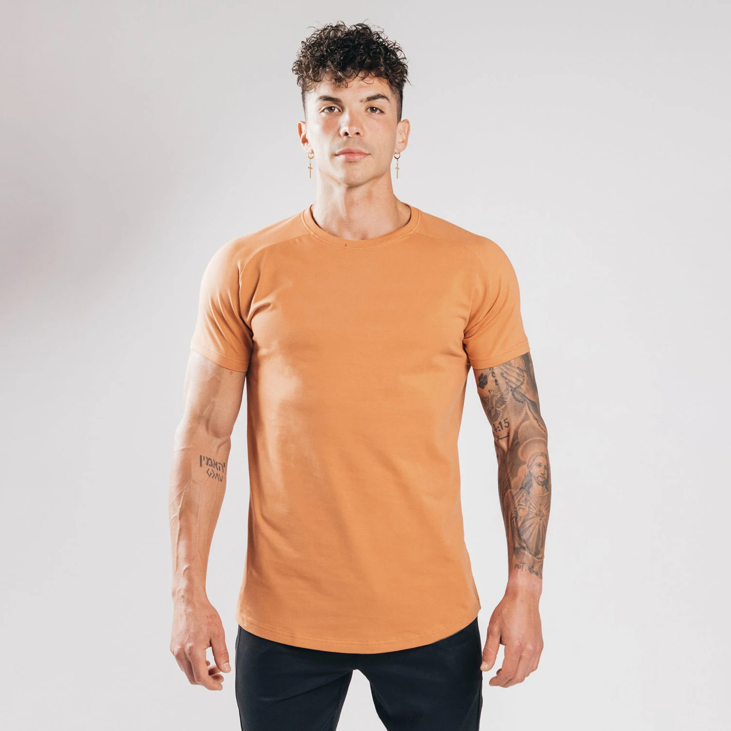 Wholesale Factory Raglan Curved Hem Custom Logo Print And Emboss 100% Cotton New Style Short Sleeve Slim Fit T-Shirt For Men