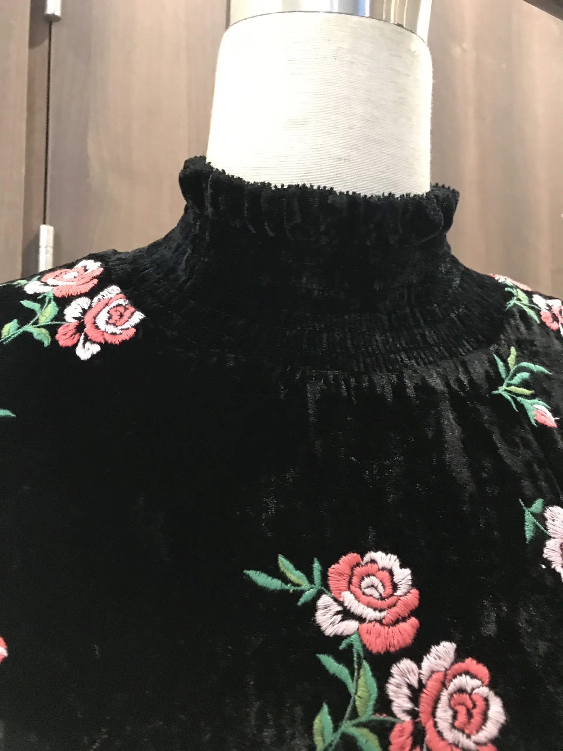 Long sleeve stand  neck floral  pattern black velvet elegant ladies long sleeve  plus size women dress