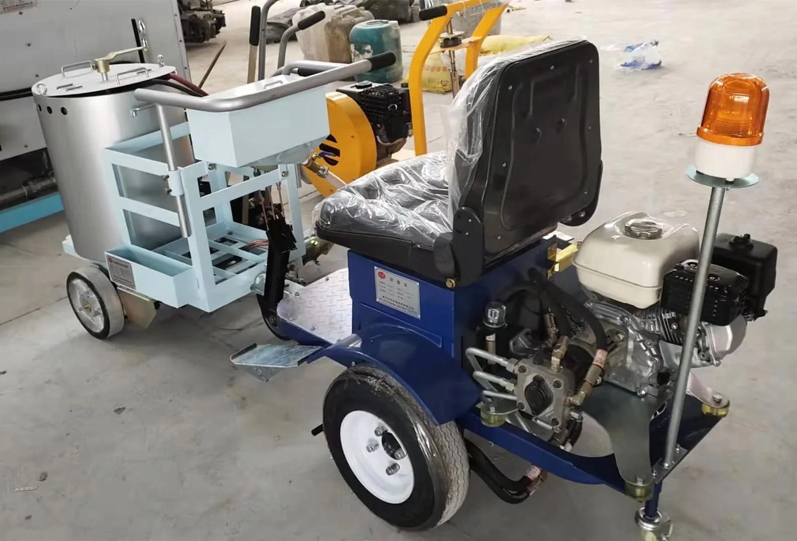 China manufacturer hot sell self-propelled thermoplastic road marking machine for traffic