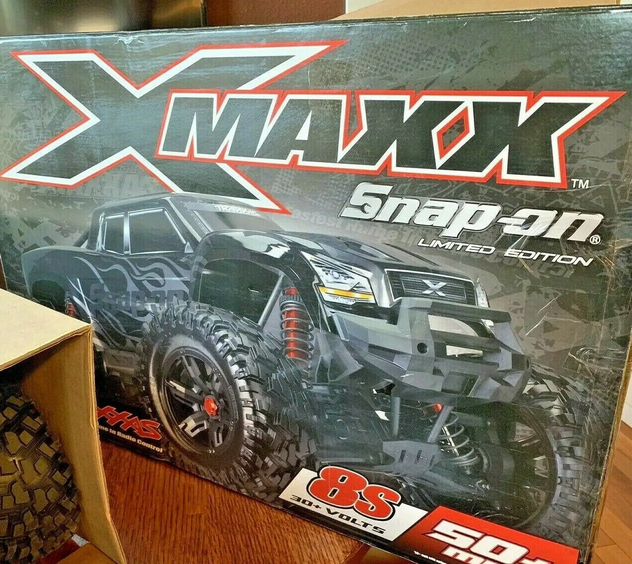 Traxxas X-Maxx 8S 4WD Brushless RTR Monster Truck with 2.4GHz TQi Radio