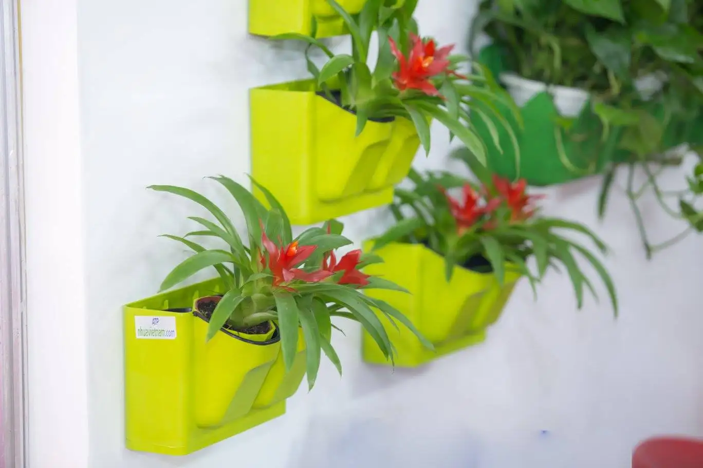 New Product Plastic Wall Hanging Planter Pot Two Compartment